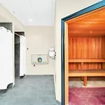 Near Disney - 2Br Condo - Balcony Pool Hot Tub