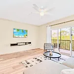 Near Disney - 2Br Condo - Balcony Pool Hot Tub