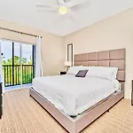 Near Disney - 2Br Condo - Balcony Pool Hot Tub
