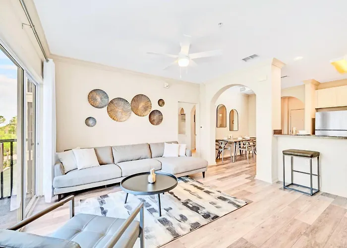 Near Disney - 2Br Condo - Balcony Pool Hot Tub