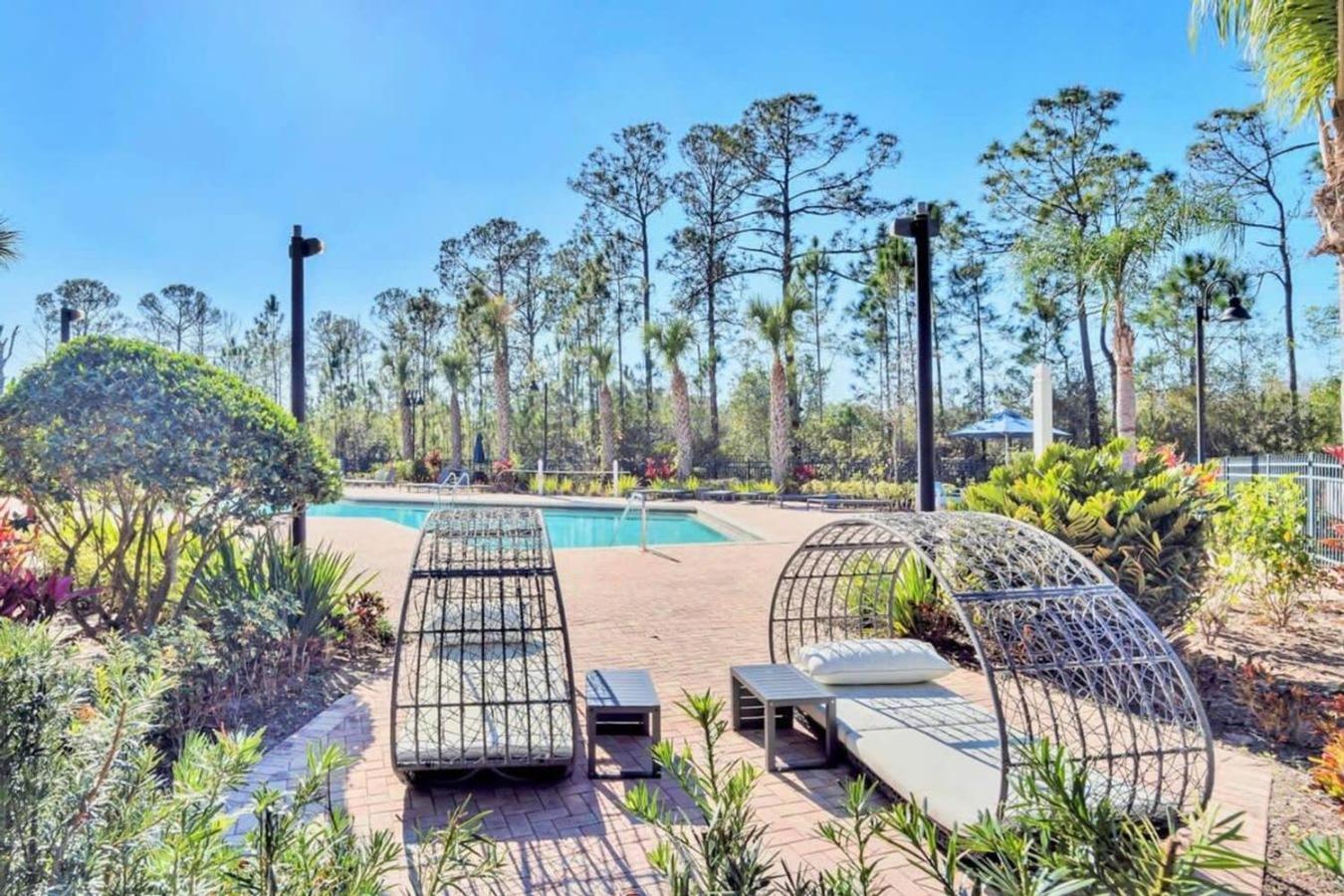 Holiday home Near - 2br - Balcony Pool Hot Tub *