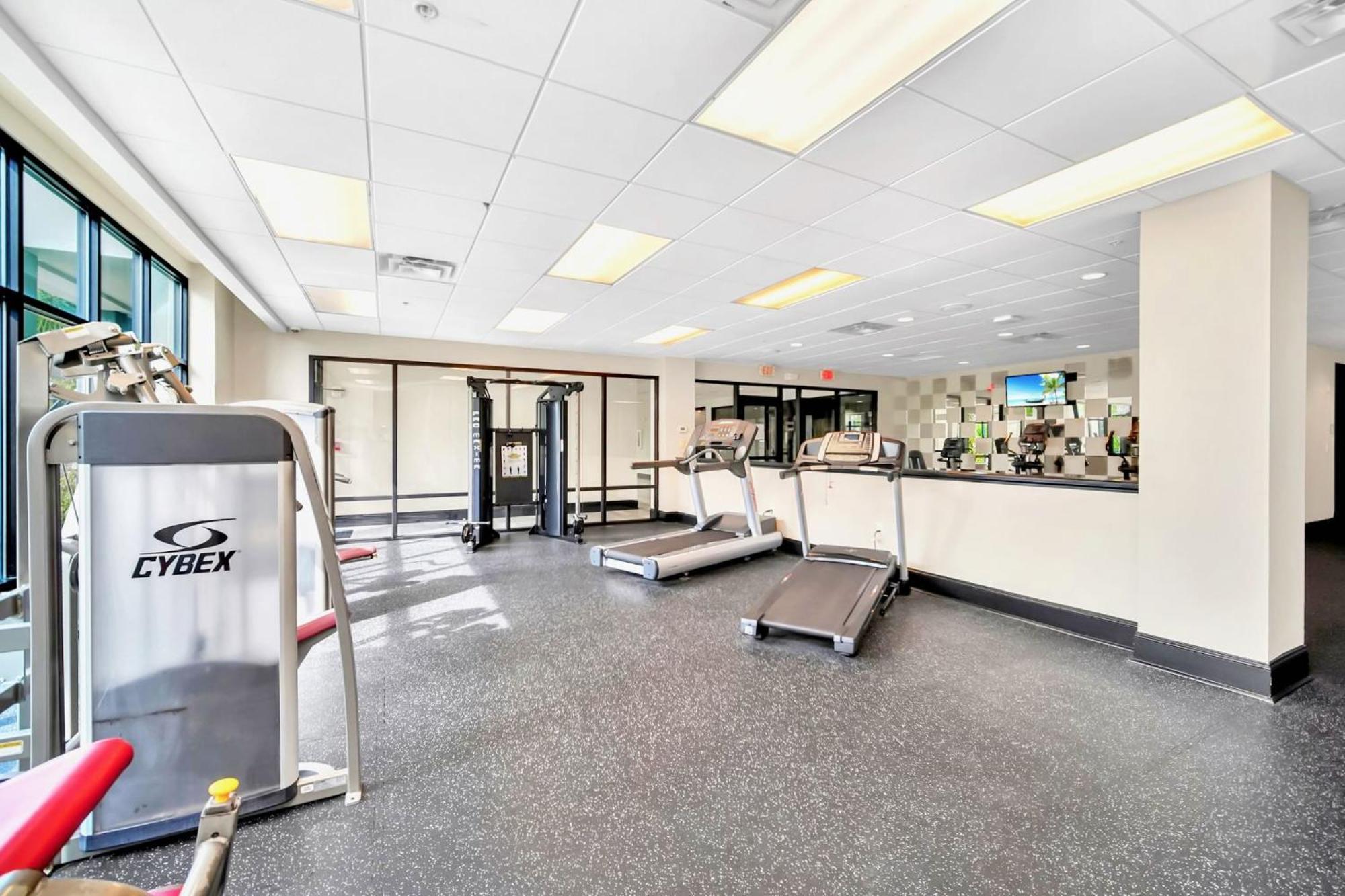 Near - 2br - Balcony Pool Hot Tub Holiday home Orlando