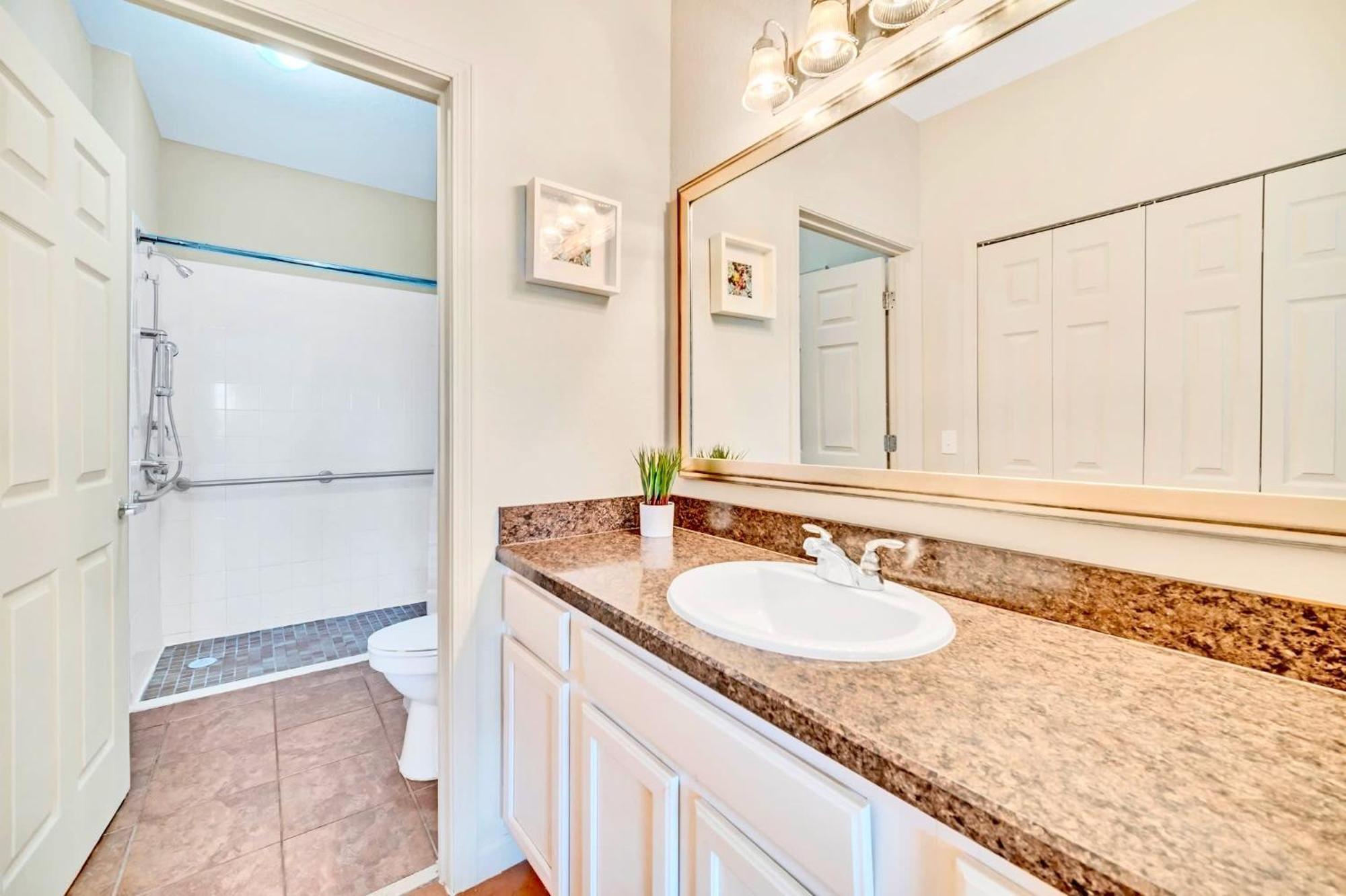 Near - 2br - Balcony Pool Hot Tub