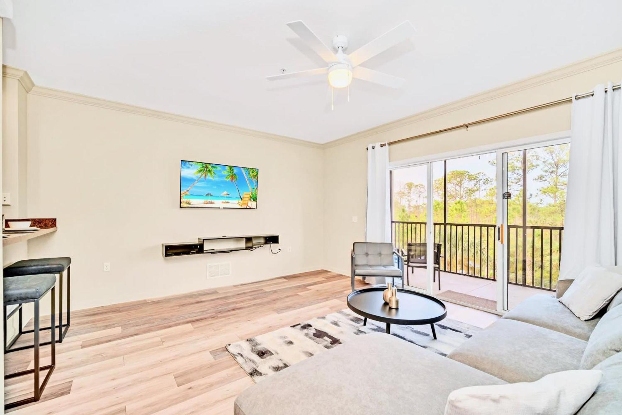 Near - 2br - Balcony Pool Hot Tub Holiday home *