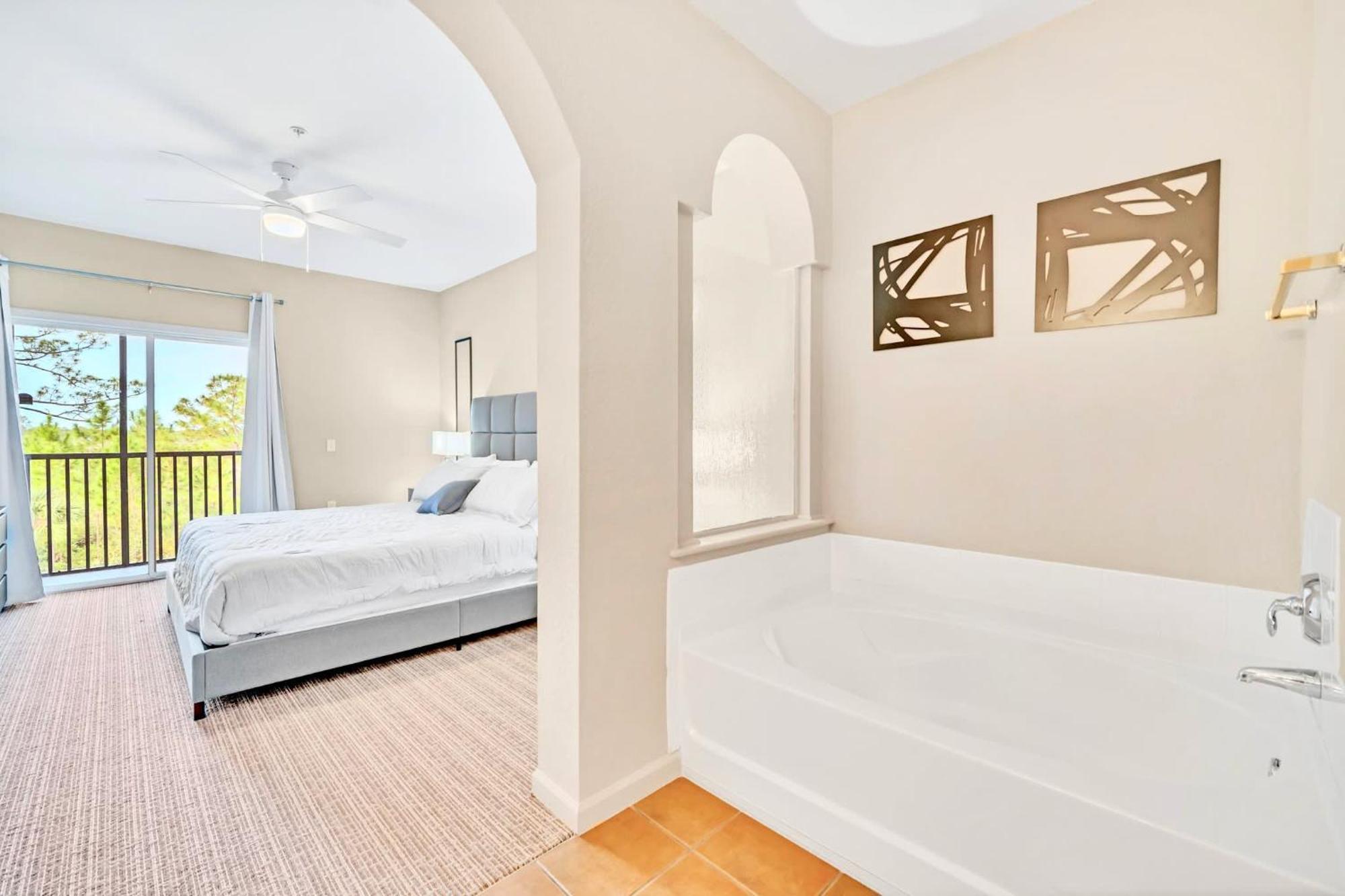 Holiday home Near - 2br - Balcony Pool Hot Tub *