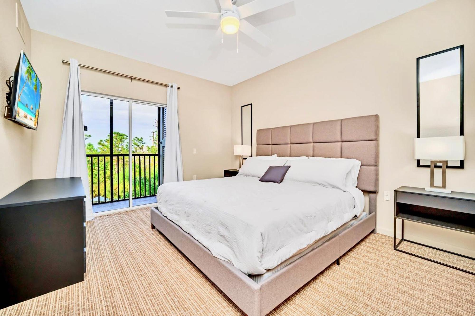 Near - 2br - Balcony Pool Hot Tub Orlando