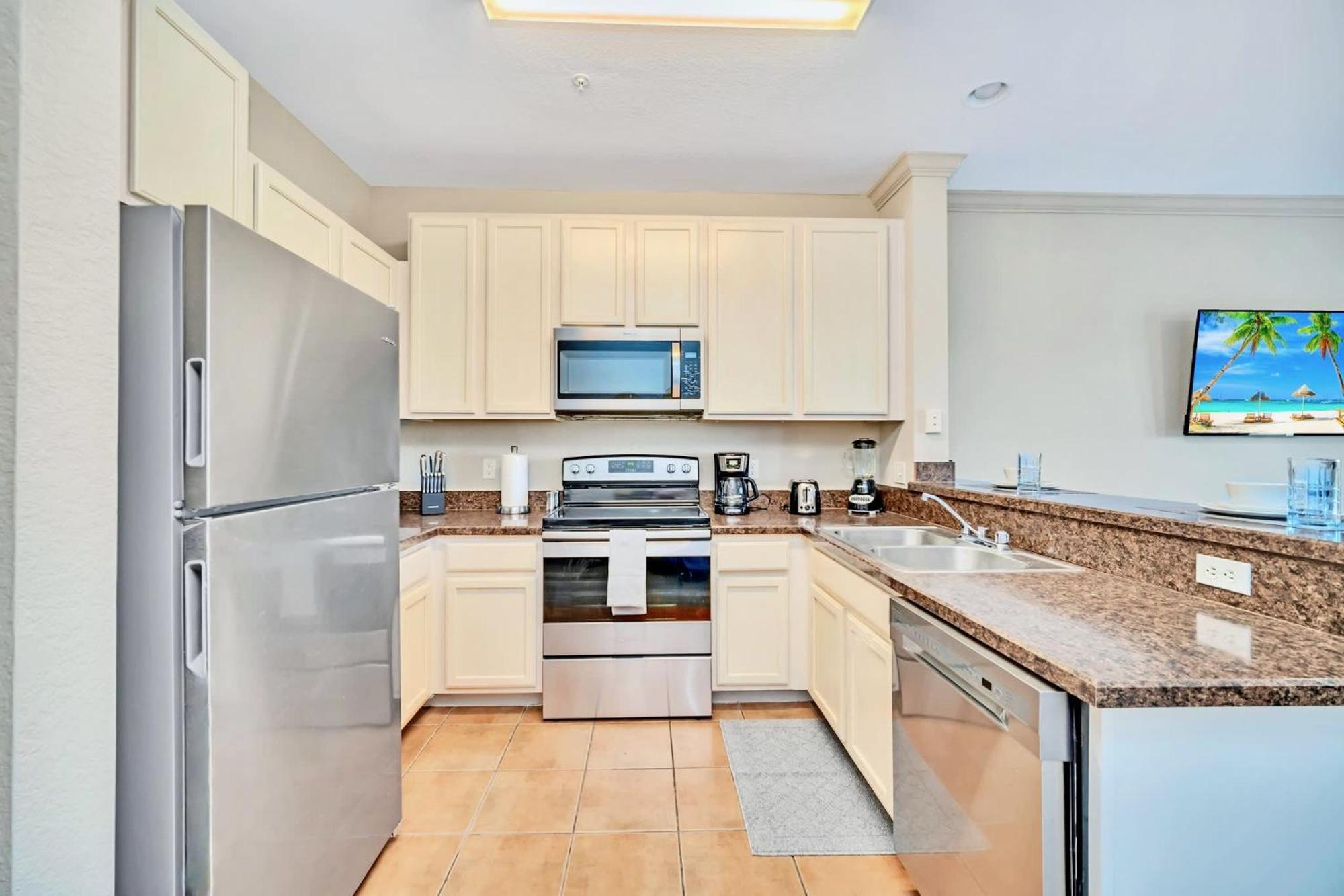 Near - 2br - Balcony Pool Hot Tub Orlando